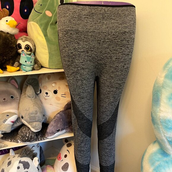 Victoria’s Secret PINK Gray Seamless Leggings Size Medium High Waist Activewear - Picture 1 of 5